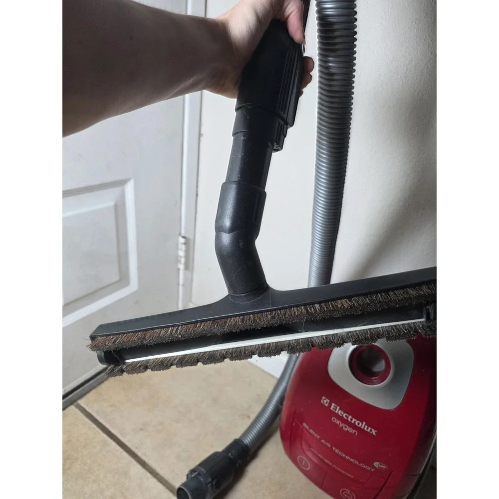 Electrolux Oxygen Cannister Vacuum With long Hose And Wide Brush!